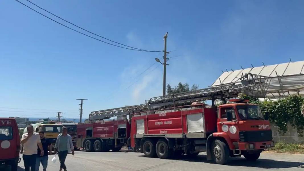 Serada Başlayan Alevler Kimyasal Deposuna Sıçradı 5